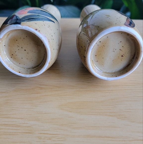 Handcrafted Ceramic Vases with Floral Design - Picture 2 of 4